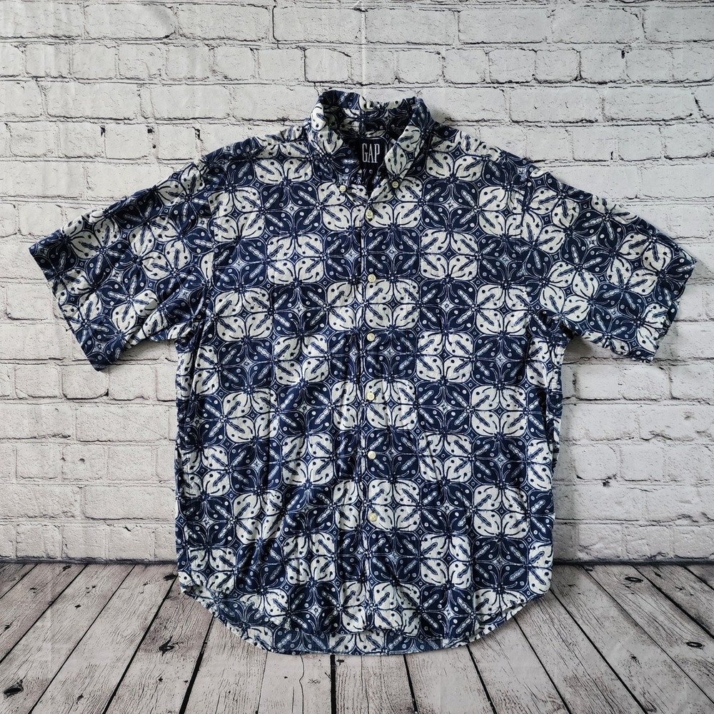 GAP Mens Medium Short Sleeve Button Down Shirt Navy Blue White Batik Print